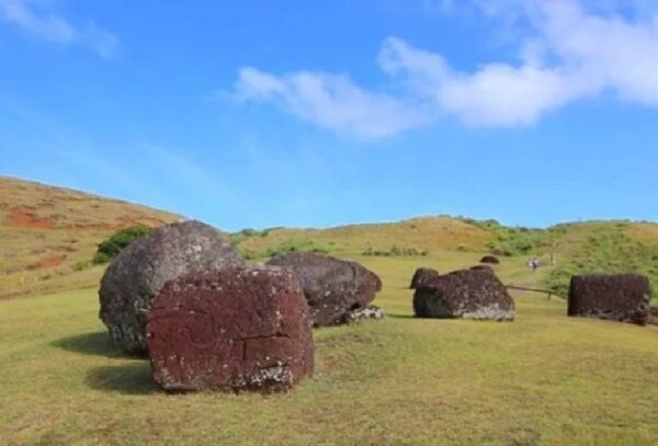 Desde El Corazón  Al Cielo De Rapa Nui - Imagen 2